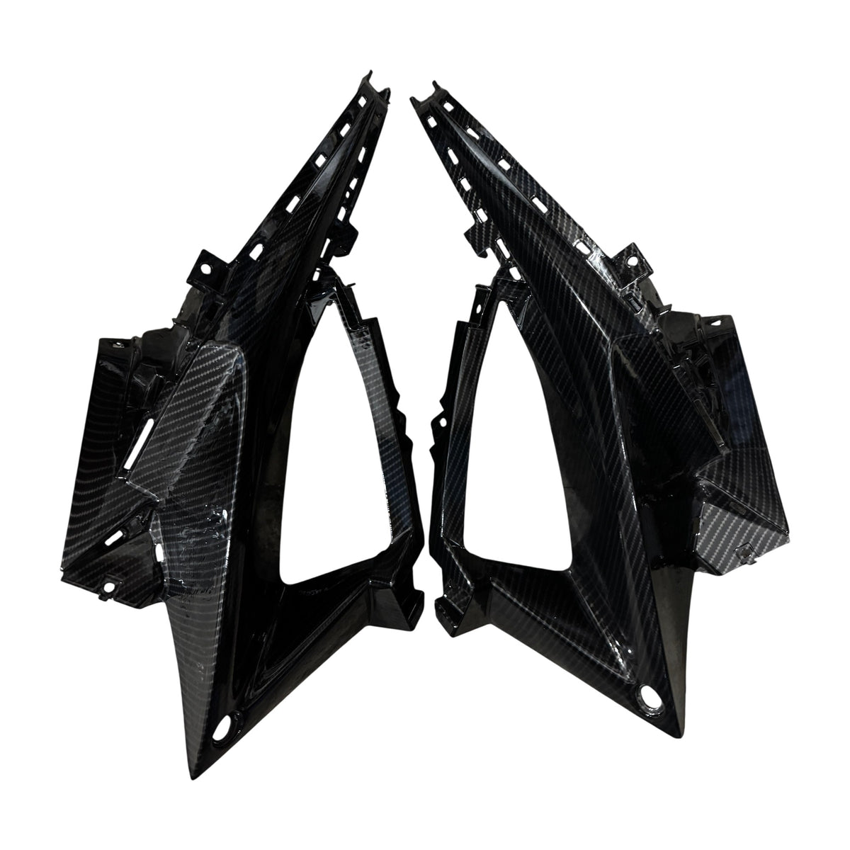 Inner Side Panels for Yamaha R15 V3 – Carbon Fibre Hydro Dipped