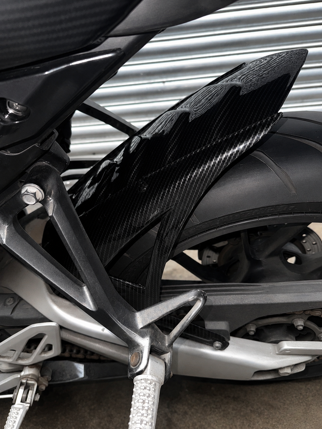 Shark Fin Style Rear Mudguard for Yamaha R15 / MT-15 – Carbon Fibre Hydro Dipped  Meta Description (~150 chars):