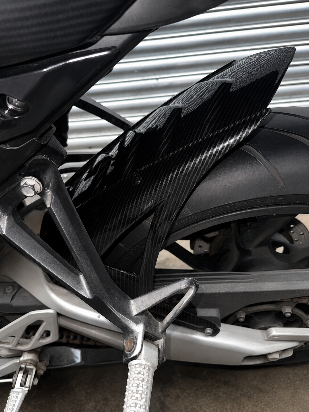 Shark Fin Style Rear Mudguard for Yamaha R15 / MT-15 – Carbon Fibre Hydro Dipped  Meta Description (~150 chars):
