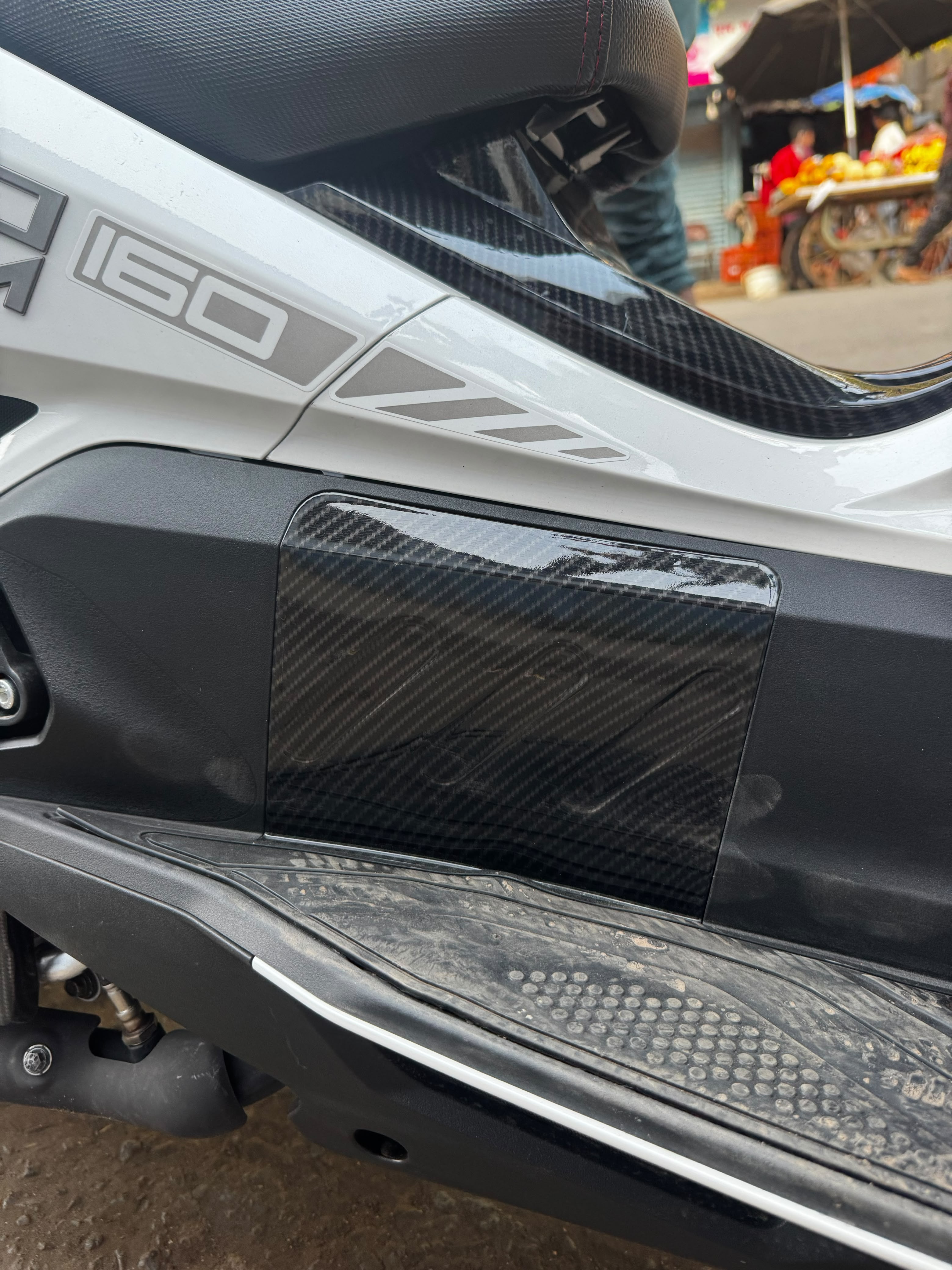 Hero Xoom 160 Footboard Cover Set– Carbon Fibre Hydro Dipped