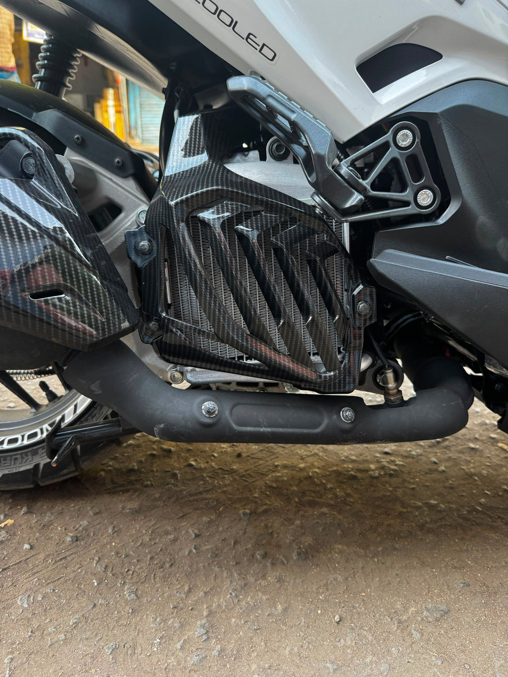 Hero Xoom 160 Radiator Fan Cover – Carbon Fibre Hydro Dipped