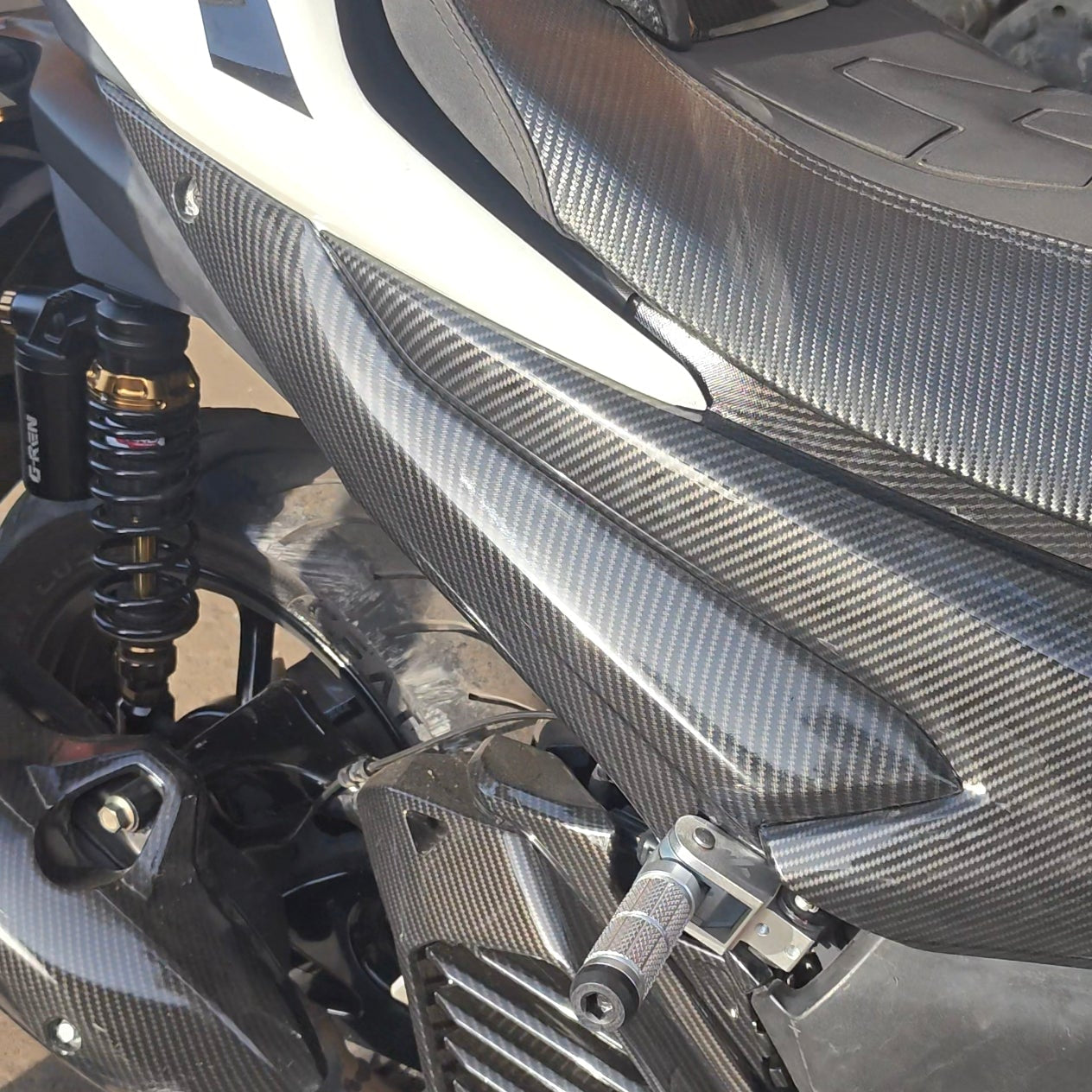 Yamaha Aerox 155 Rear Side Panel Set – Carbon Fibre Hydro Dipped